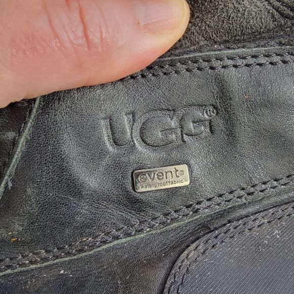 UGG Kids Butte Winter Boots Black Leather Insulated Waterproof Size 3 S/N 5209 - Picture 2 of 16